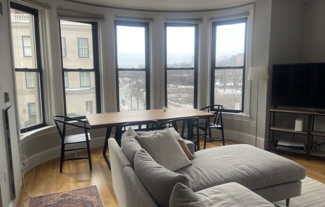 10 Charlesgate East 304