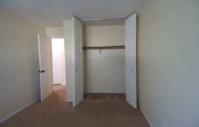2 beds, 1 bath, 900 sqft, $1,195, Unit 4705 Indian Hills Dr., #10, Mount Pleasant, WI 53406