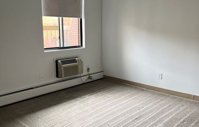 1 bed, 1 bath, 715 sqft, $1,820, Unit 35-208