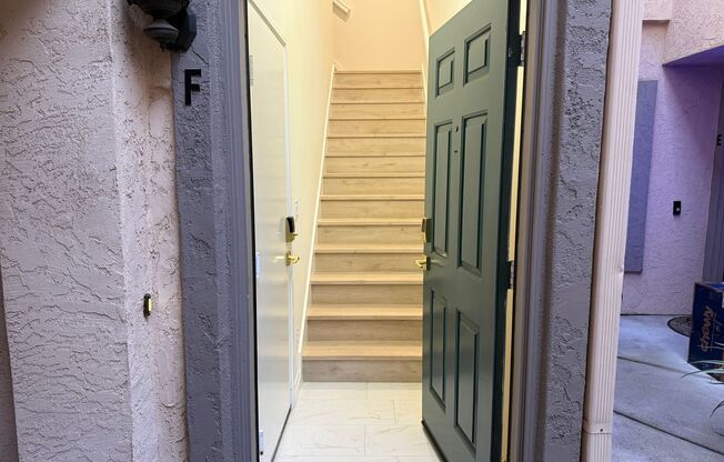 Fully Remodeled 2bed/2bath Townhouse.