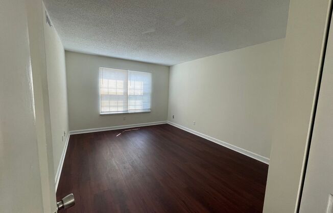 2 beds, 1 bath, $1,650