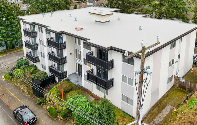 Arbor Heights | New Fully Renovated Apartments | Move in Specials!