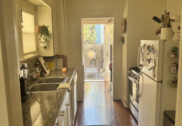 1126 LOMA DR