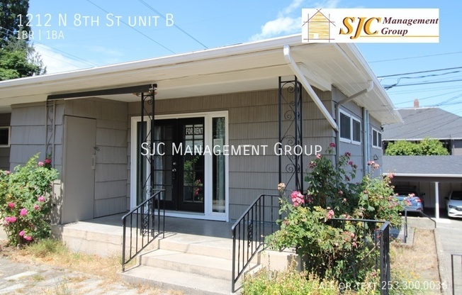 1212 N 8 ST
