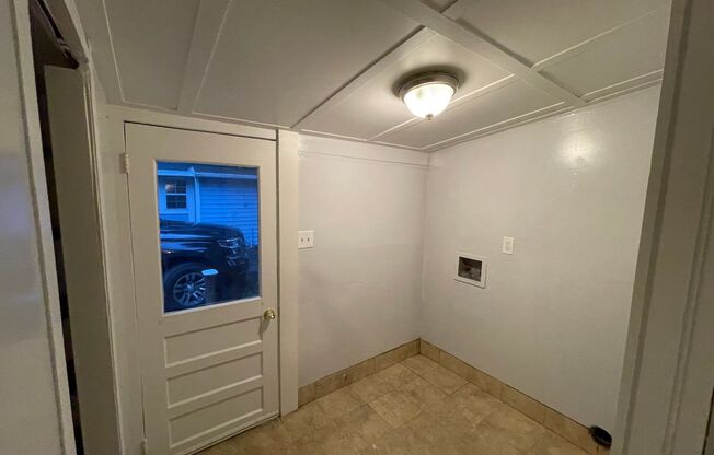 2 beds, 1 bath, $1,150