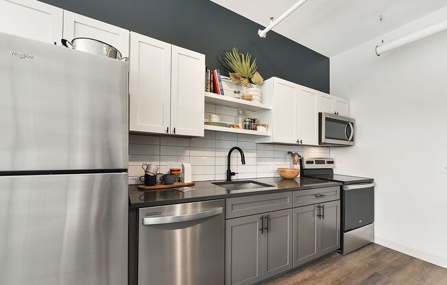 2 beds, 1 bath, 865 sqft, $2,350, Unit Unit 612