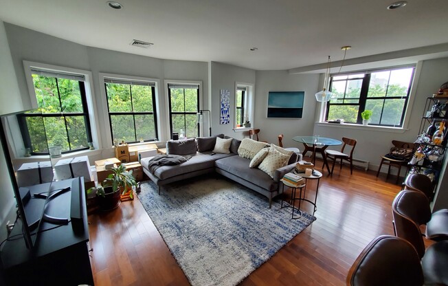 557 COLUMBUS AVE