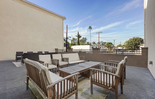 2 beds, 1 bath, 864 sqft, $2,575, Unit 305