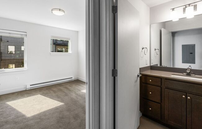 2 beds, 1 bath, 994 sqft, $1,795, Unit 3234-203