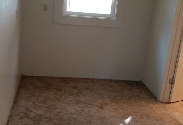 3 beds, 1 bath, $1,600