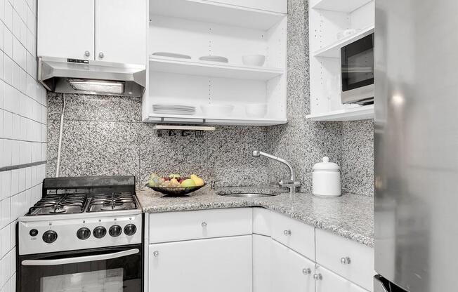 1 bed, 1 bath, 750 sqft, $4,200, Unit 5E