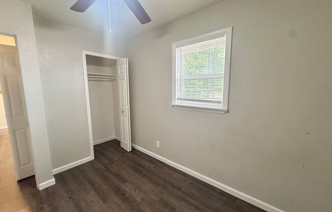 3 beds, 1 bath, 738 sqft, $1,195, Unit 207