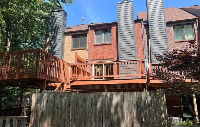 3 beds, 2.5 baths, $1,650, Unit # 7