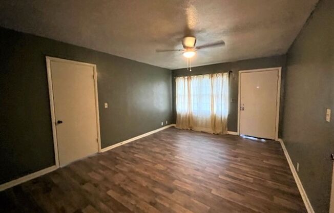 2 beds, 2 baths, 988 sqft, $950, Unit 128 nw 17 back -1