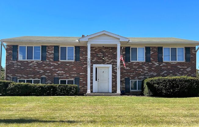 1 bed, 1 bath, $575, Unit 7407 Roger Thomas Drive-7407 Roger Thomas Drive - Unit 3