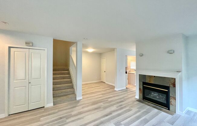Remodeled Townhome in the Heart of Redmond – Prime Location & Modern Comfort