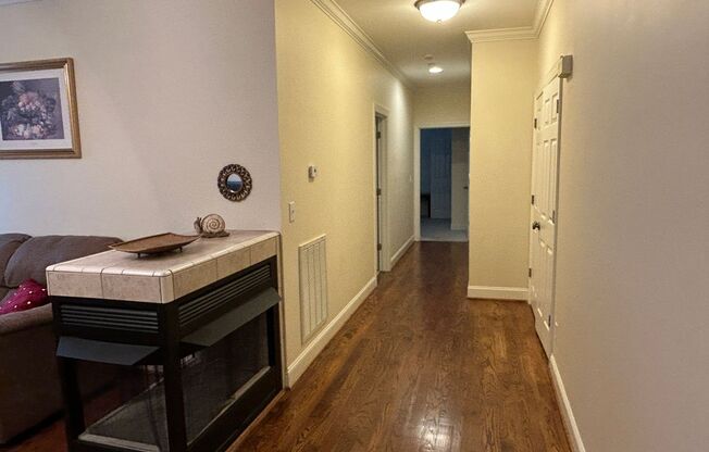 2 beds, 2 baths, $1,350