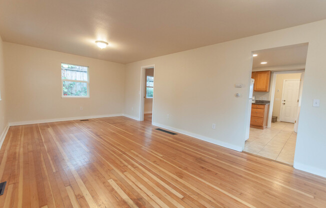 Charming 2-Bedroom, 2-Bathroom House on South Garden Street, Seattle