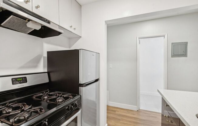 Studio, 1 bath, 595 sqft, $1,648, Unit 211