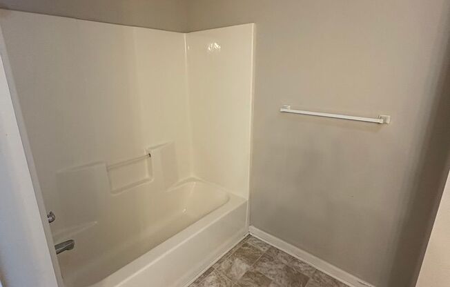 Studio, 1 bath, 600 sqft, $615, Unit 2706-05