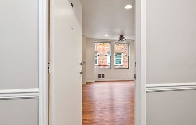 Studio, 1 bath, 400 sqft, $1,195, Unit B07