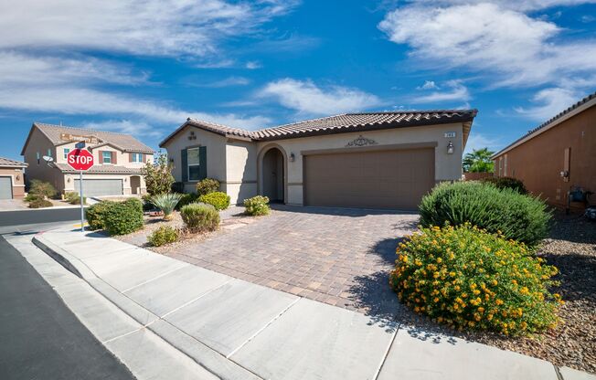 BEAUTIFUL SINGLE STORY 3 BEDROOM HOME IN LAS VEGAS