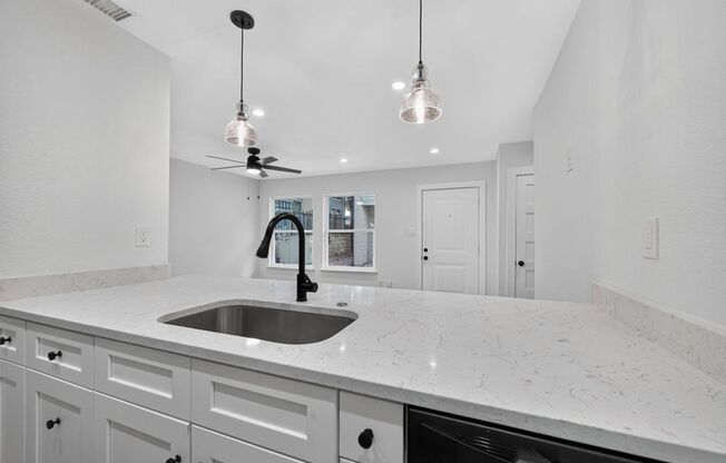Beautiful 2 Bedroom condo- Move in special one time 500.00 concession at move in.