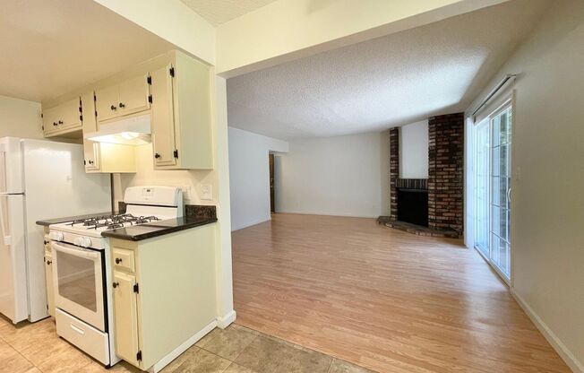 2 beds, 1 bath, 1,000 sqft, $1,795