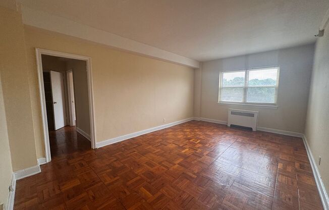 2 beds, 1 bath, $1,050, Unit A61