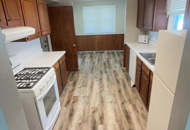 2 beds, 1 bath, $950