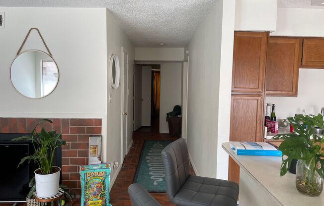 2 beds, 1 bath, $2,150