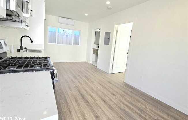 1 bed, 1 bath, 800 sqft, $1,950, Unit 8524 1/2