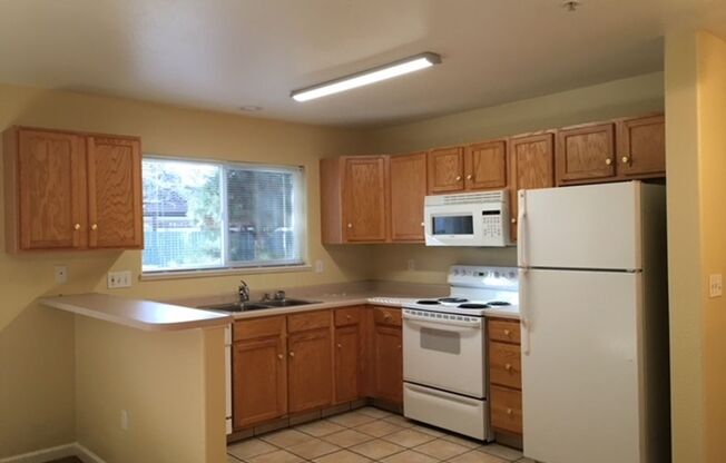 1 bed, 1 bath, 822 sqft, $1,425, Unit 910 H 105