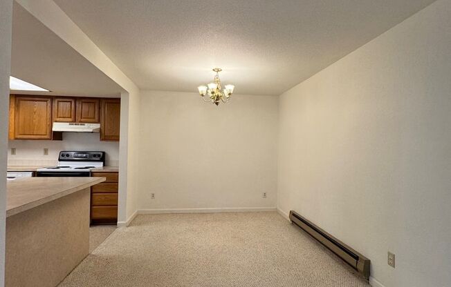 Cozy 2 Bed 1 Bath Condo, Wensley Court Factoria Bellevue