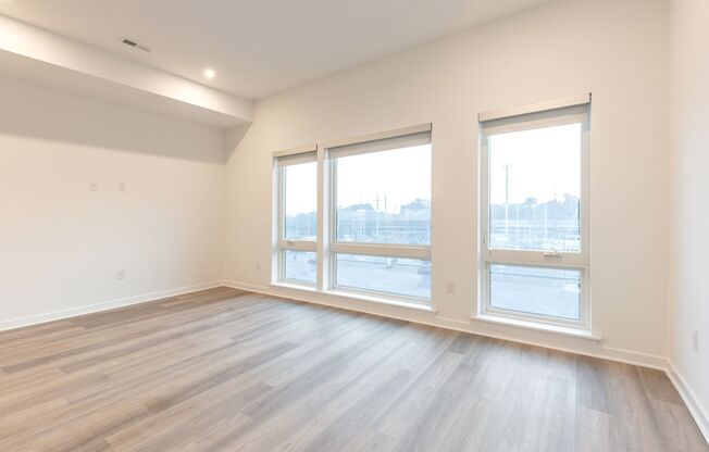 Studio, 1 bath, 550 sqft, $1,315, Unit 403