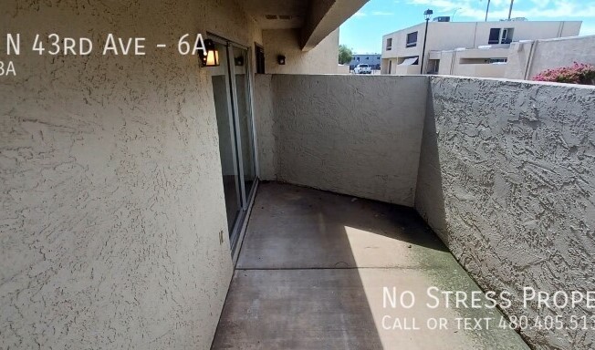 2642 N 43 AVE