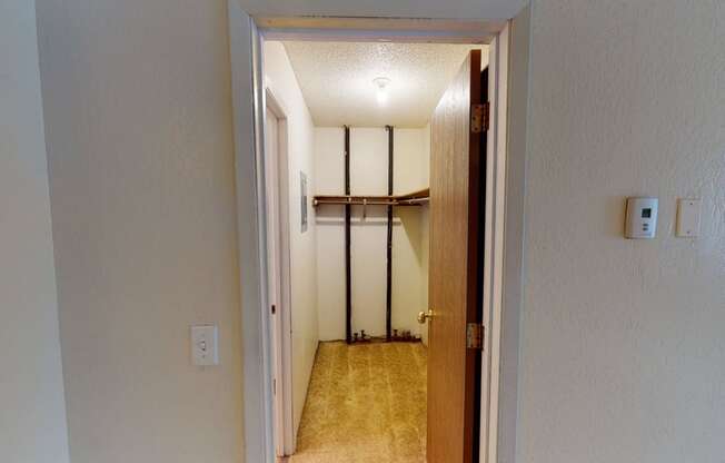 Rancho Tudor Closet