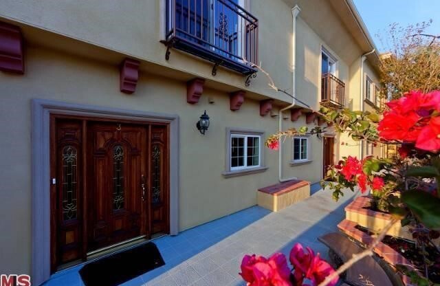 10214 FERNGLEN AVE