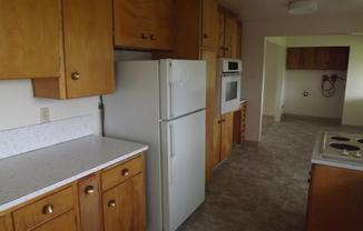 3 beds, 2 baths, $2,300