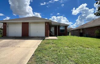 3 beds, 2 baths, $1,250, Unit 2710 Alma Drive - B