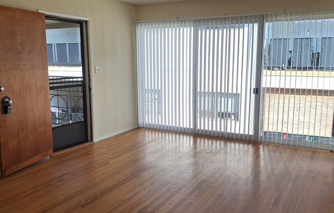 626 B N SUNSET BLVD