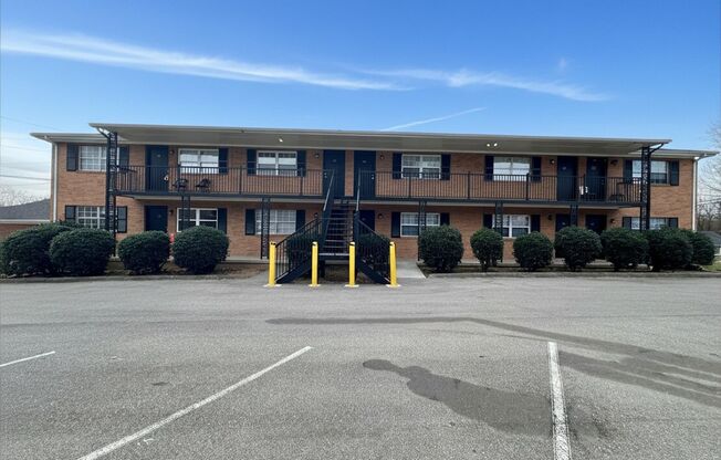 1 bed, 1 bath, 650 sqft, $995, Unit Sylvia-1