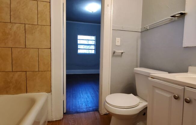 2 beds, 1 bath, $1,700