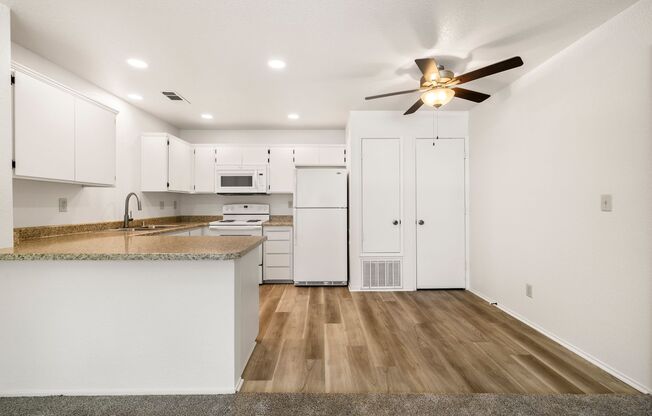2 beds, 1 bath, 825 sqft, $1,570, Unit 50