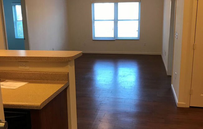 2 beds, 1 bath, 892 sqft, $1,386