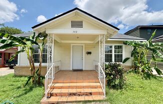 Cozy and Bright 3bedroom/1bath Vintage charmer in Beacon Hill, Close to Restaurants, Shopping, and Entertainment!
