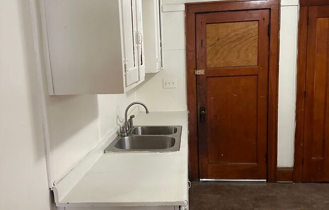 Spacious 2-Bedroom Lower Duplex