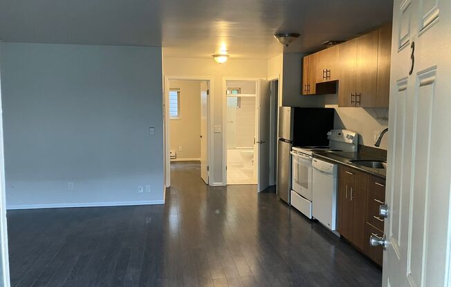 1 bed, 1 bath, 600 sqft, $1,645, Unit 16