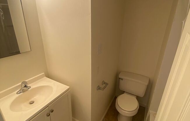 2 beds, 1 bath, 675 sqft, $723, Unit 441 Winfield-Unit 04