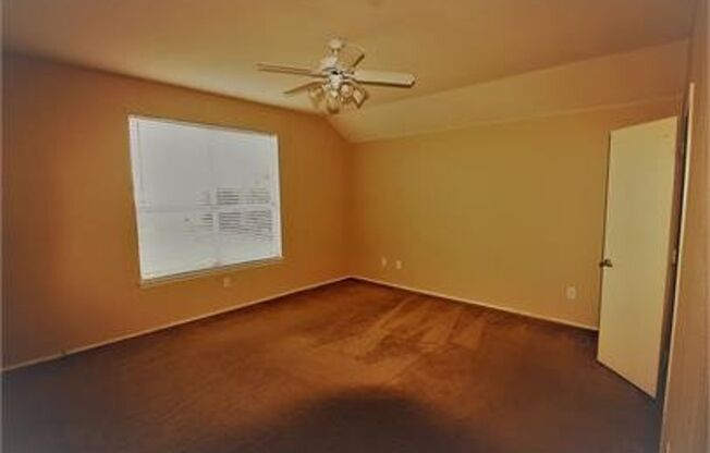 Spacious 1 story for lease